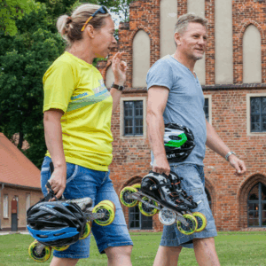 Skater vor Kloster Zinna (c) Jedrzej Marzecki