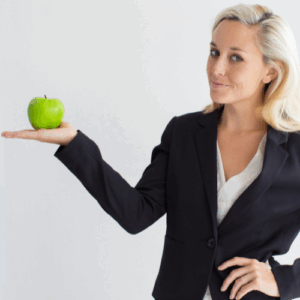freepik.com_BGM_Gesund arbeiten_Frau mit Apfel